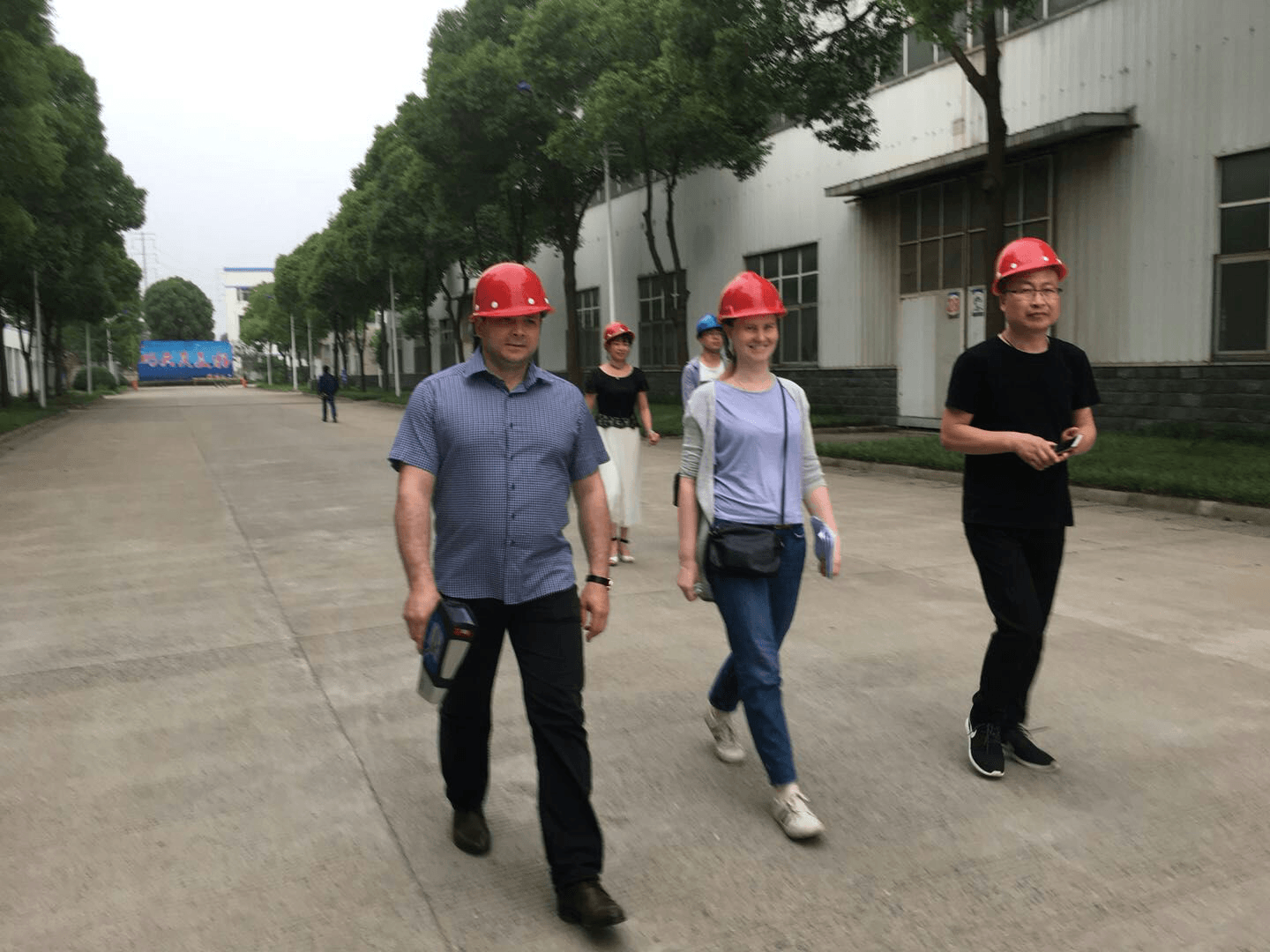 六一兒童節剛過(guò),江蘇江河就迎來(lái)了俄羅斯客戶(hù)來(lái)訪(fǎng)