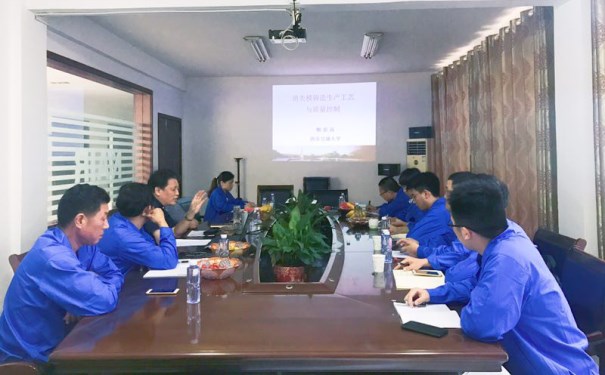 鮑教授與江蘇江河機械員工合影