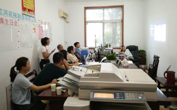 江蘇江河的小伙伴在學(xué)習