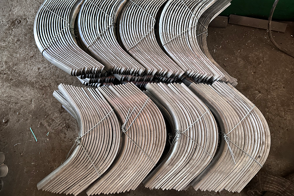 過(guò)熱器不銹鋼防磨瓦